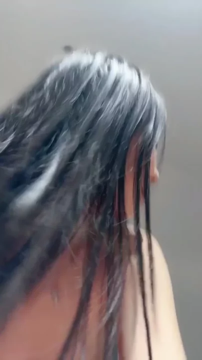 Uncensored Japanese POV — Slim Amateur Teases with Solo Play in Bed のスクリーンショット 22