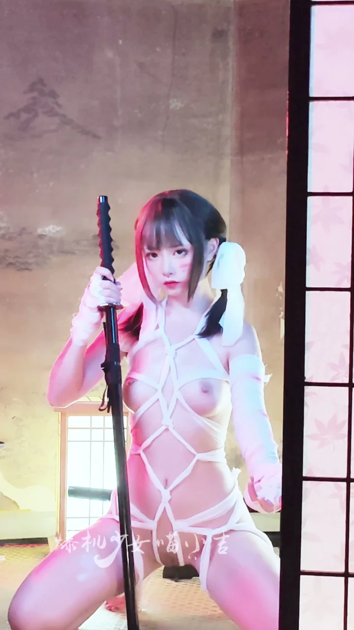Play video: Xixi’s Rope Art & Katana Stance in Japanese-Themed FC2 Solo