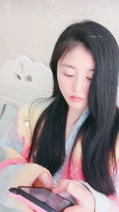 ASMR Lifestyle Video — Japanese Model in Pastel Outfits Showing Face のスクリーンショット 11
