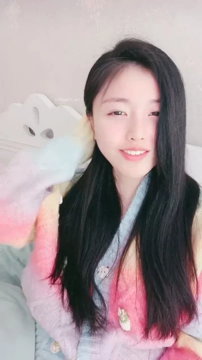 ASMR Lifestyle Video — Japanese Model in Pastel Outfits Showing Face のスクリーンショット 13