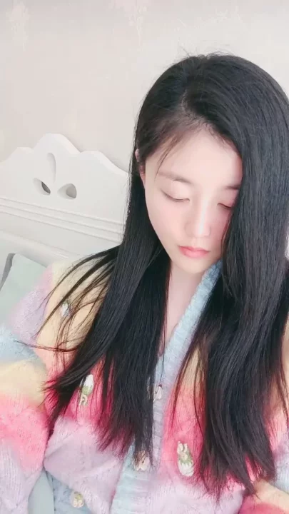 ASMR Lifestyle Video — Japanese Model in Pastel Outfits Showing Face のスクリーンショット 14