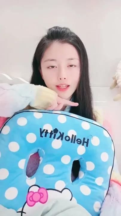 ASMR Lifestyle Video — Japanese Model in Pastel Outfits Showing Face のスクリーンショット 4