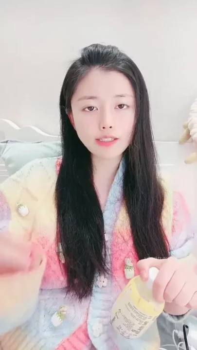 ASMR Lifestyle Video — Japanese Model in Pastel Outfits Showing Face のスクリーンショット 5