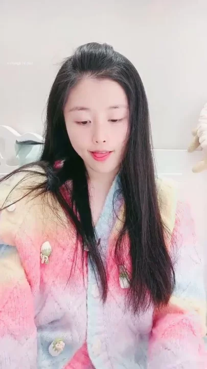 ASMR Lifestyle Video — Japanese Model in Pastel Outfits Showing Face のスクリーンショット 1