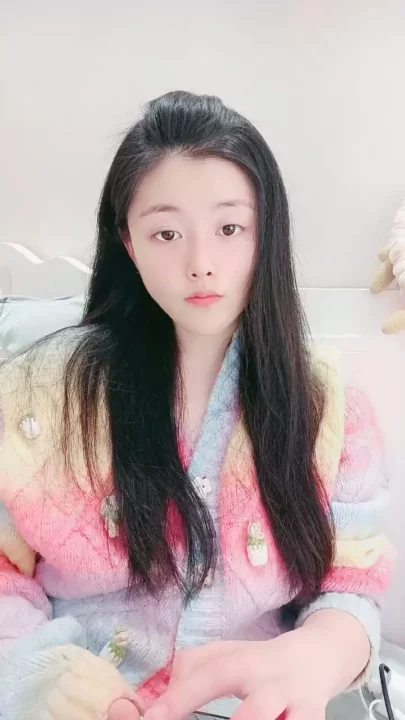 ASMR Lifestyle Video — Japanese Model in Pastel Outfits Showing Face のスクリーンショット 6