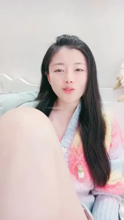 ASMR Lifestyle Video — Japanese Model in Pastel Outfits Showing Face のスクリーンショット 7