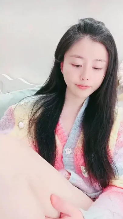 ASMR Lifestyle Video — Japanese Model in Pastel Outfits Showing Face のスクリーンショット 8