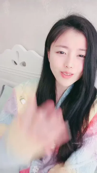 ASMR Lifestyle Video — Japanese Model in Pastel Outfits Showing Face のスクリーンショット 9