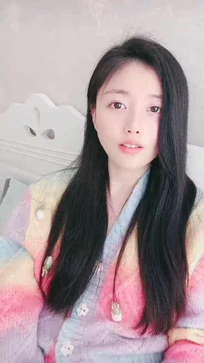 ASMR Lifestyle Video — Japanese Model in Pastel Outfits Showing Face のスクリーンショット 10