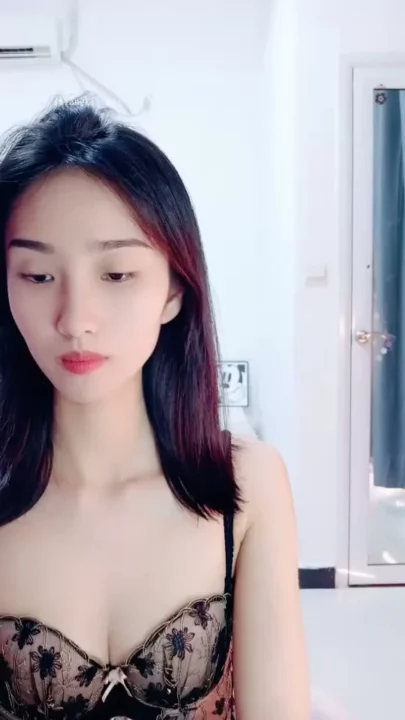 Natural B-Cup Japanese Solo in Sheer Black Lace — Intimate Lingerie Tease のスクリーンショット 15