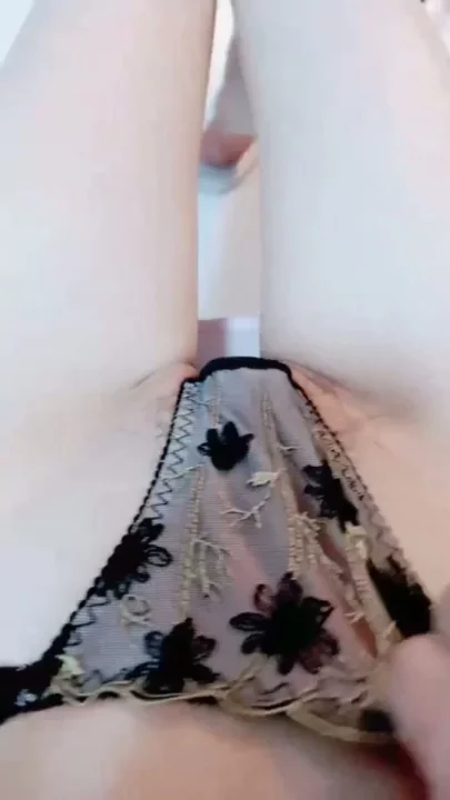 Natural B-Cup Japanese Solo in Sheer Black Lace — Intimate Lingerie Tease のスクリーンショット 16