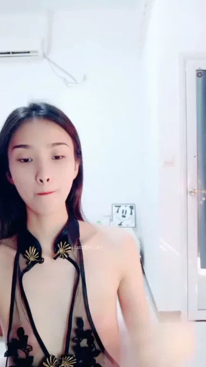Natural B-Cup Japanese Solo in Sheer Black Lace — Intimate Lingerie Tease のスクリーンショット 1