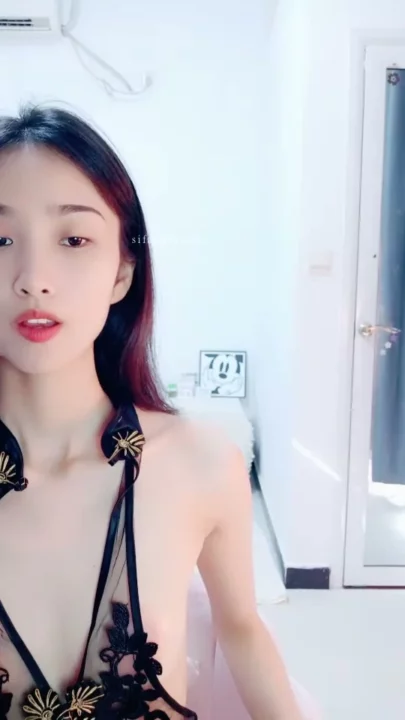 Natural B-Cup Japanese Solo in Sheer Black Lace — Intimate Lingerie Tease のスクリーンショット 6