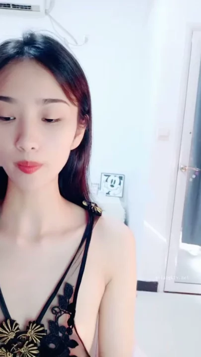 Natural B-Cup Japanese Solo in Sheer Black Lace — Intimate Lingerie Tease のスクリーンショット 7