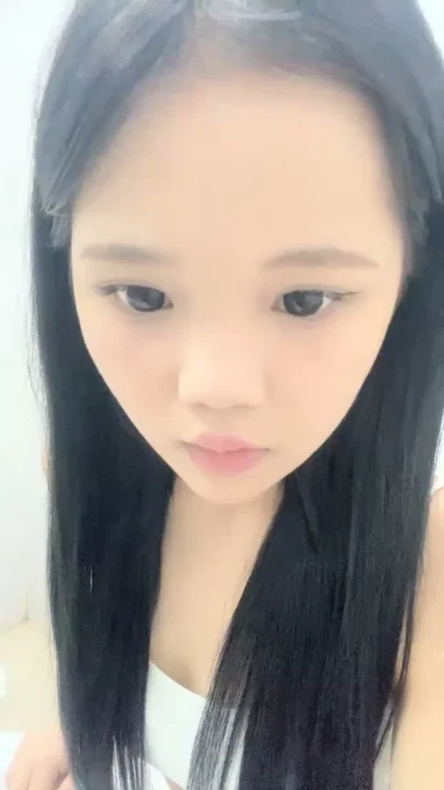 Exclusive Leaked Footage: Asian Petite Solo Session in Blue-Tiled Bathroom のスクリーンショット 25