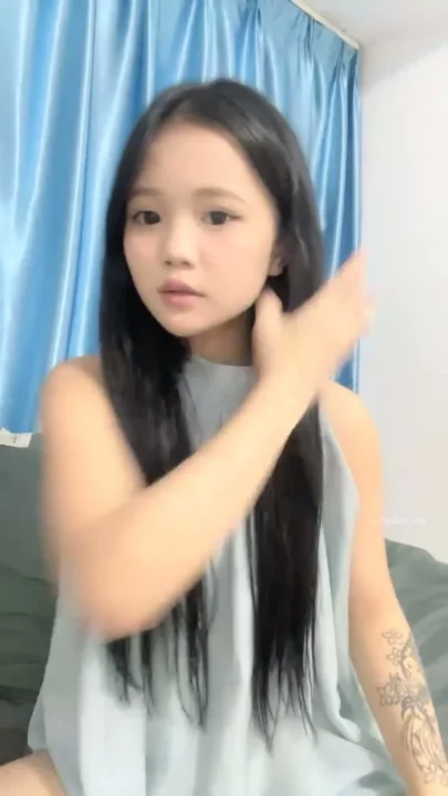 Exclusive Leaked Footage: Asian Petite Solo Session in Blue-Tiled Bathroom のスクリーンショット 33
