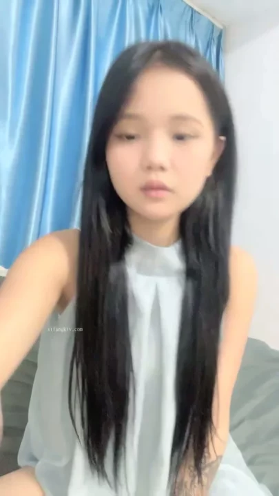 Exclusive Leaked Footage: Asian Petite Solo Session in Blue-Tiled Bathroom のスクリーンショット 34