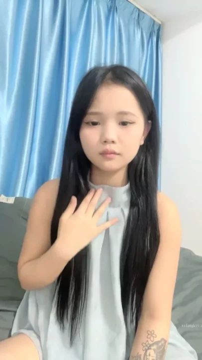Exclusive Leaked Footage: Asian Petite Solo Session in Blue-Tiled Bathroom のスクリーンショット 36