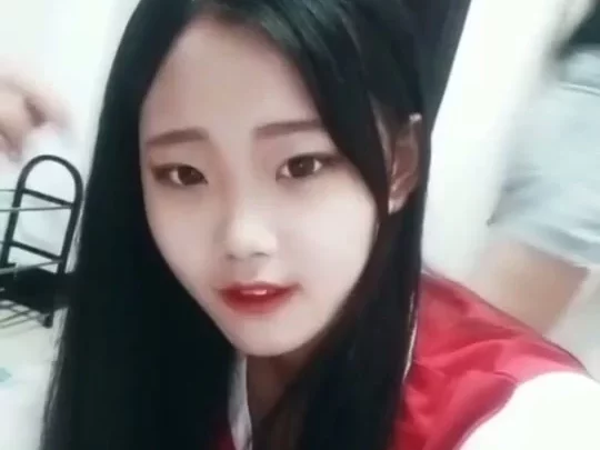 Cici’s Hotel Room Livestream — Wet Pussy Play with Earphone Cable Toy