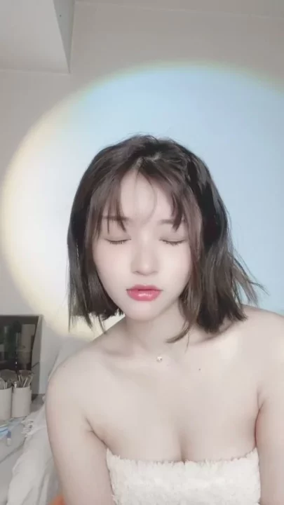 Screenshot 2 from JAV-Style Lingerie Showcase — Petite Asian Solo Tease with Full Face Reveal