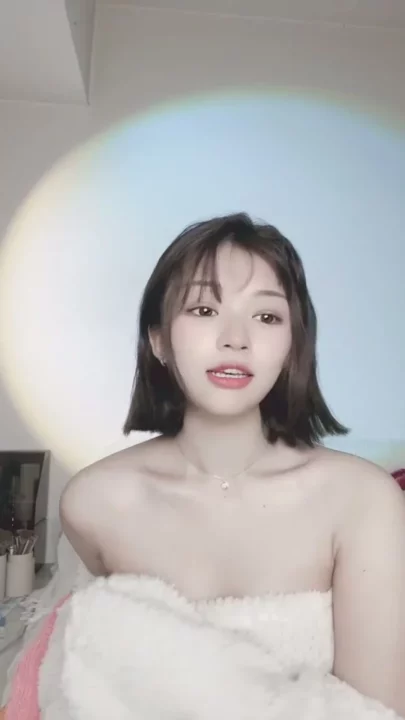 Screenshot 3 from JAV-Style Lingerie Showcase — Petite Asian Solo Tease with Full Face Reveal