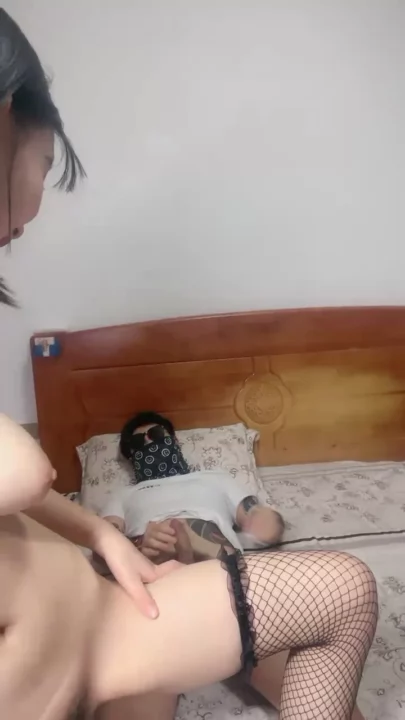 Amateur Asian Girl in Fishnets — Hotel POV Creampie & Solo Play [FC2-PPV-512690] のスクリーンショット 15