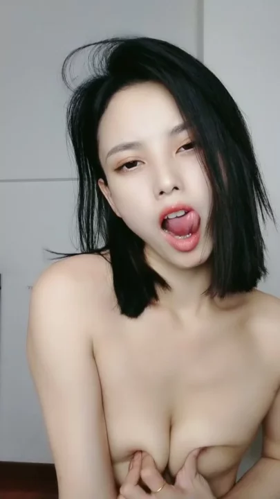 Asian Petite Takes Interracial Creampie — POV Blowjob Leads to Steamy Shower Scene のスクリーンショット 5