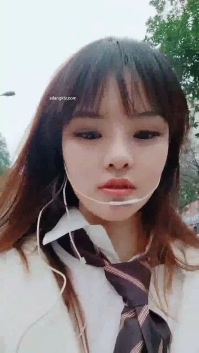 Screenshot 3 from Timid Japanese Schoolgirl Solo Video — Full Face Visible in Park