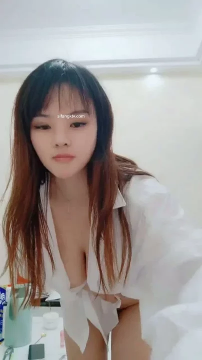 Screenshot 18 from Timid Japanese Schoolgirl Solo Video — Full Face Visible in Park