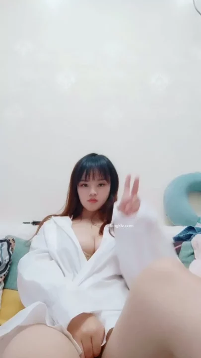 Screenshot 21 from Timid Japanese Schoolgirl Solo Video — Full Face Visible in Park