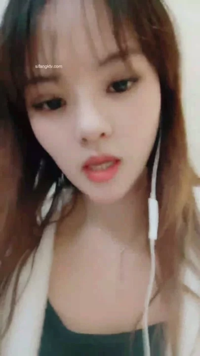 Screenshot 9 from Timid Japanese Schoolgirl Solo Video — Full Face Visible in Park