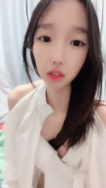Uncensored Asian Solo Play — Petite Performer Reveals Face in Self-Recorded Session のスクリーンショット 11