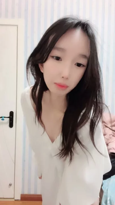 Uncensored Asian Solo Play — Petite Performer Reveals Face in Self-Recorded Session のスクリーンショット 8