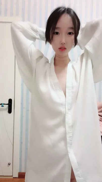 Uncensored Asian Solo Play — Petite Performer Reveals Face in Self-Recorded Session のスクリーンショット 9