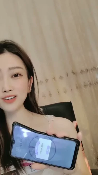 アジアのアマチュアミミがソロライブストリーム中にピンクのランジェリーで flirt しています のスクリーンショット 11