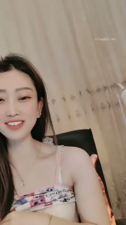 アジアのアマチュアミミがソロライブストリーム中にピンクのランジェリーで flirt しています のスクリーンショット 13