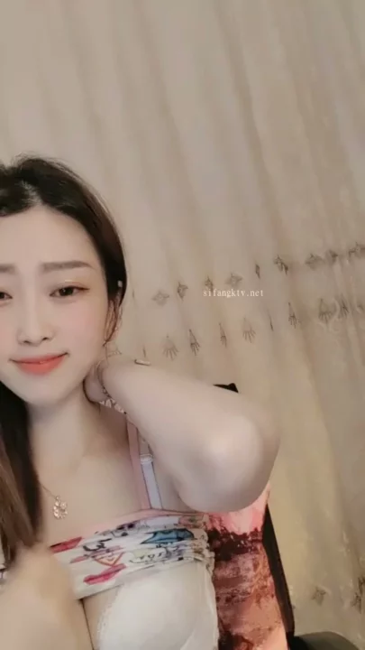 アジアのアマチュアミミがソロライブストリーム中にピンクのランジェリーで flirt しています のスクリーンショット 4