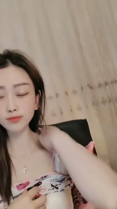 アジアのアマチュアミミがソロライブストリーム中にピンクのランジェリーで flirt しています のスクリーンショット 9