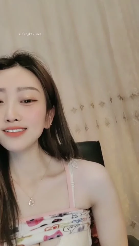 動画を再生:アジアのアマチュアミミがソロライブストリーム中にピンクのランジェリーで flirt しています