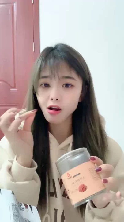 Screenshot 2 from Yiyi Livestreams Solo in Beige Hoodie — Asian Selfie Masturbation
