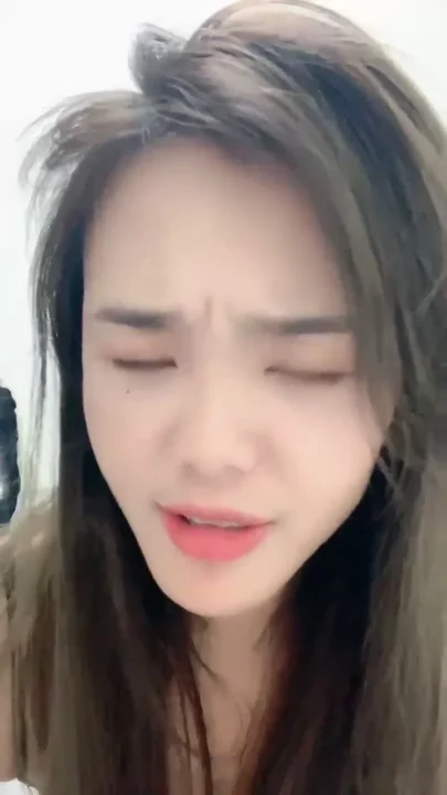Screenshot 13 from Yiyi Livestreams Solo in Beige Hoodie — Asian Selfie Masturbation