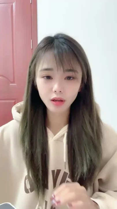 Screenshot 3 from Yiyi Livestreams Solo in Beige Hoodie — Asian Selfie Masturbation
