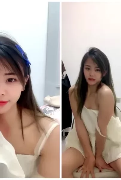 Screenshot 25 from Yiyi Livestreams Solo in Beige Hoodie — Asian Selfie Masturbation
