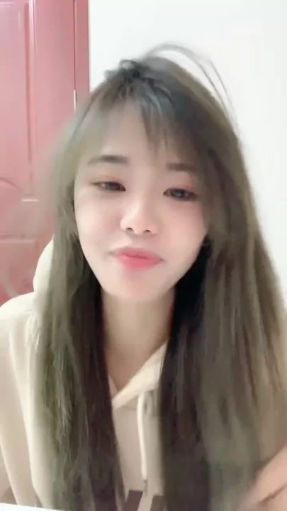 Screenshot 6 from Yiyi Livestreams Solo in Beige Hoodie — Asian Selfie Masturbation