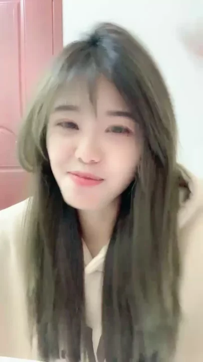 Screenshot 7 from Yiyi Livestreams Solo in Beige Hoodie — Asian Selfie Masturbation