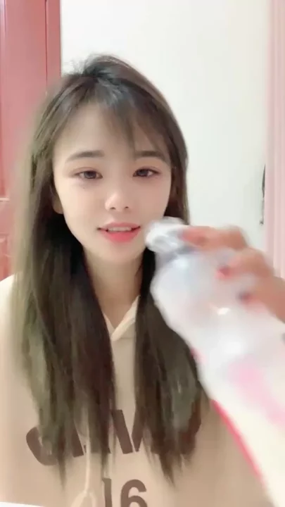 Screenshot 8 from Yiyi Livestreams Solo in Beige Hoodie — Asian Selfie Masturbation