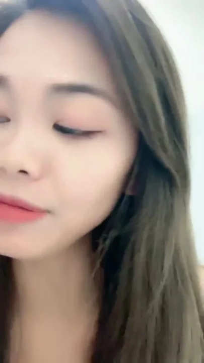 Screenshot 9 from Yiyi Livestreams Solo in Beige Hoodie — Asian Selfie Masturbation