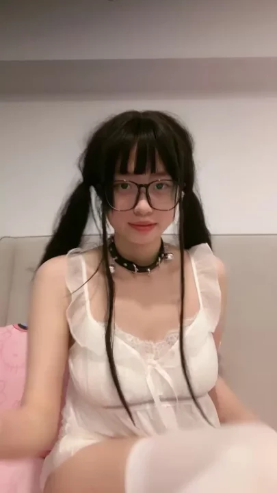 Screenshot 2 from Tongtong’s Intimate Solo Session — Glasses, Twin Pigtails & Lingerie Self-Play