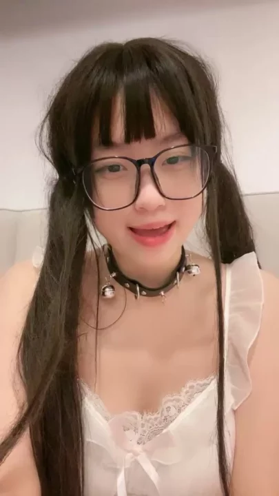 Tongtong’s Intimate Solo Session — Glasses, Twin Pigtails & Lingerie Self-Play
