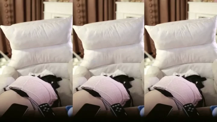 Screenshot 13 from Yuyu’s FC2 Debut: Lingerie Striptease & Solo Play with Gap Moe Appeal [FC2-PPV-361910]